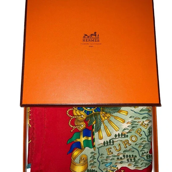 Hermes SILK SCARF “VOILE DE LUMIERE” 90cm square RED NWT/BOX - Picture 3 of 16